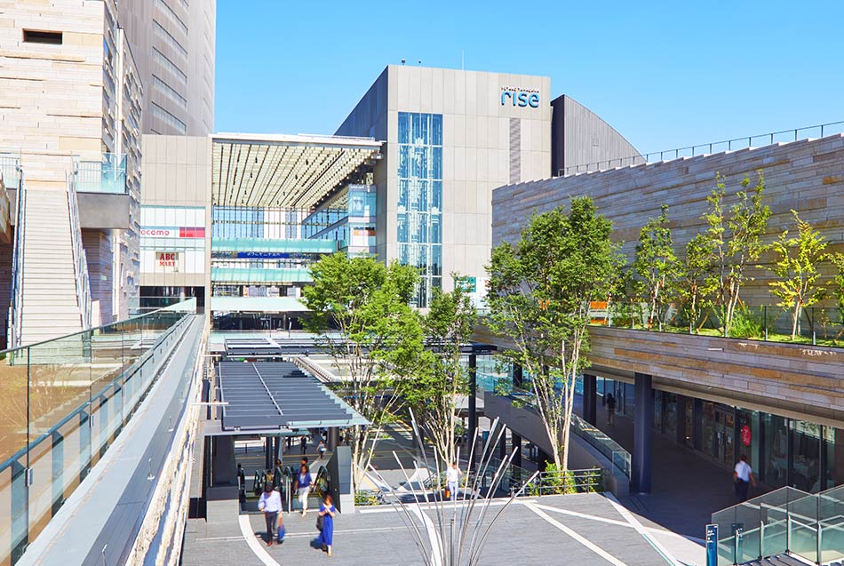 Futako-Tamagawa is a Station that many students go to but is it really the most optimal station. The perks of Futako-Tamagawa are the Rise mall and the convinience of having 2 lines the Den-en-toshi line and the Oimachi line.