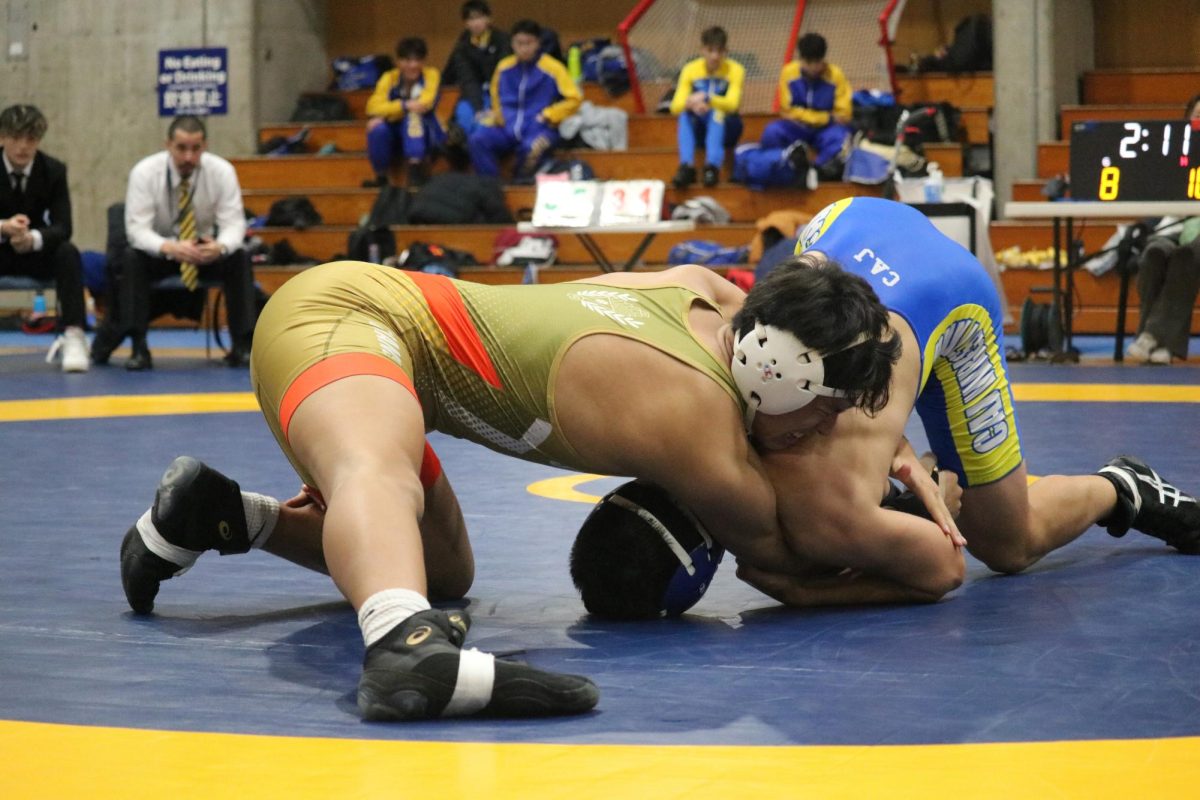 Kentaro('28) in a front headlock Pictures taken by St. Mary's Wrestling Team