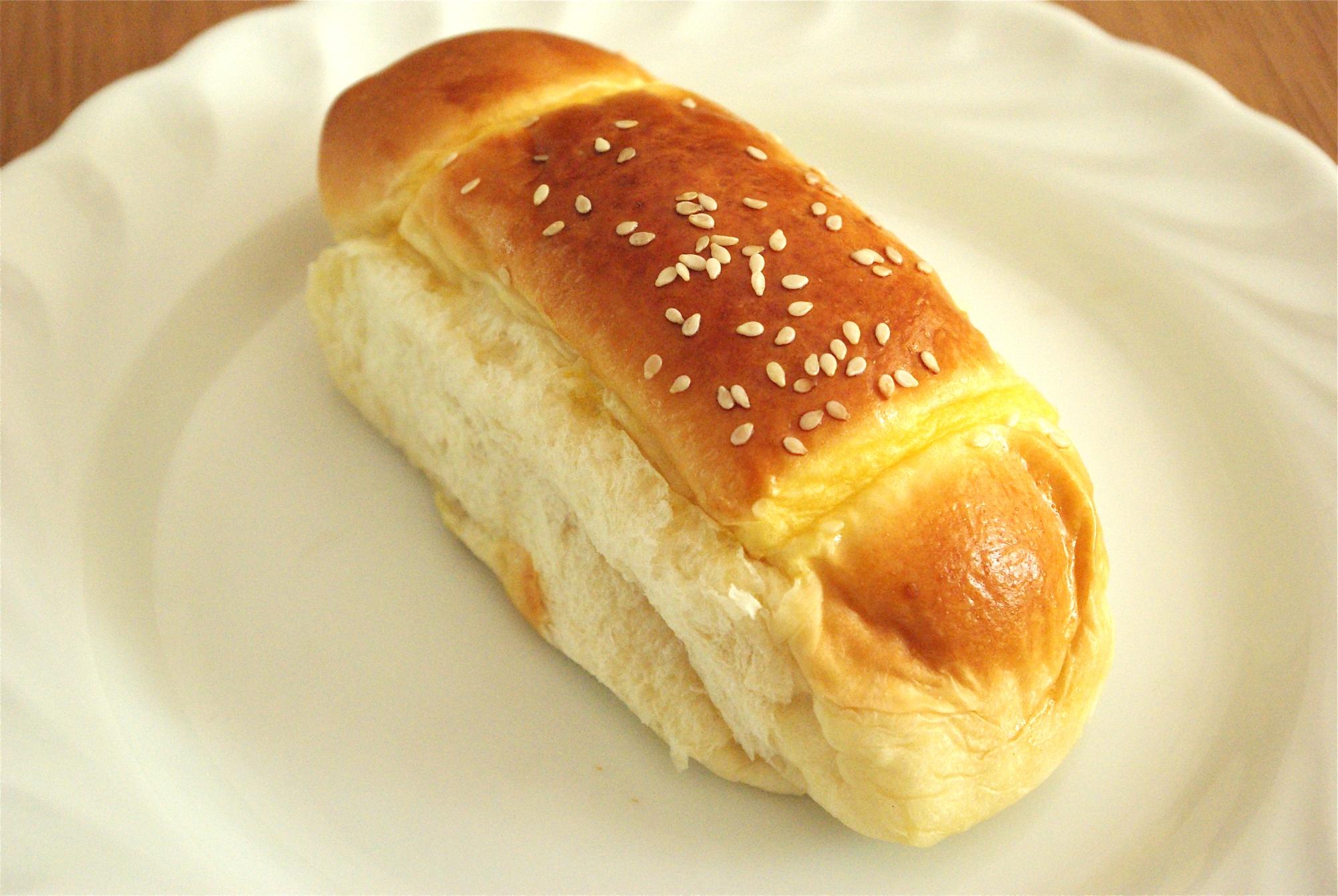A picture of a standard cocktail bun