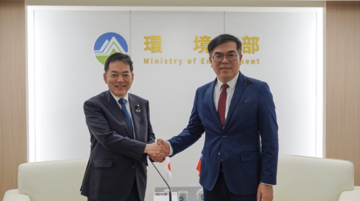 Taiwan Environment Minister Peng Chi-ming (right) shakes hands with Keiichiro Asao