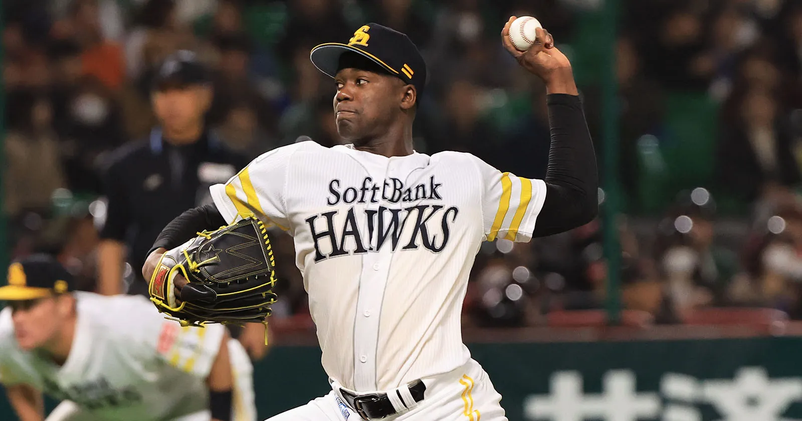 Livan Moinelo Pitching for the SoftBank Hawks